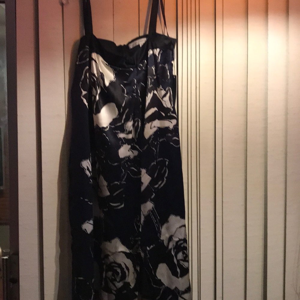 Black&White satin flower slip dress